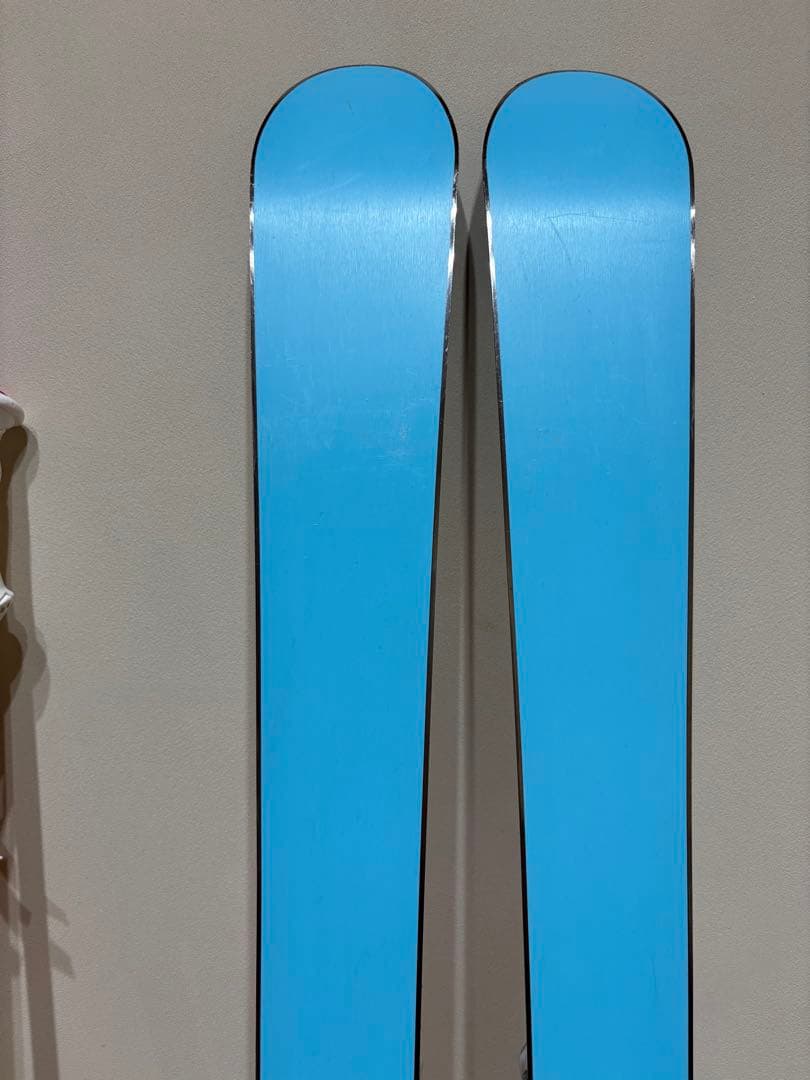 110cm ガールズジュニアスキー4点セット板、ビンディング、ブーツ、ストック付