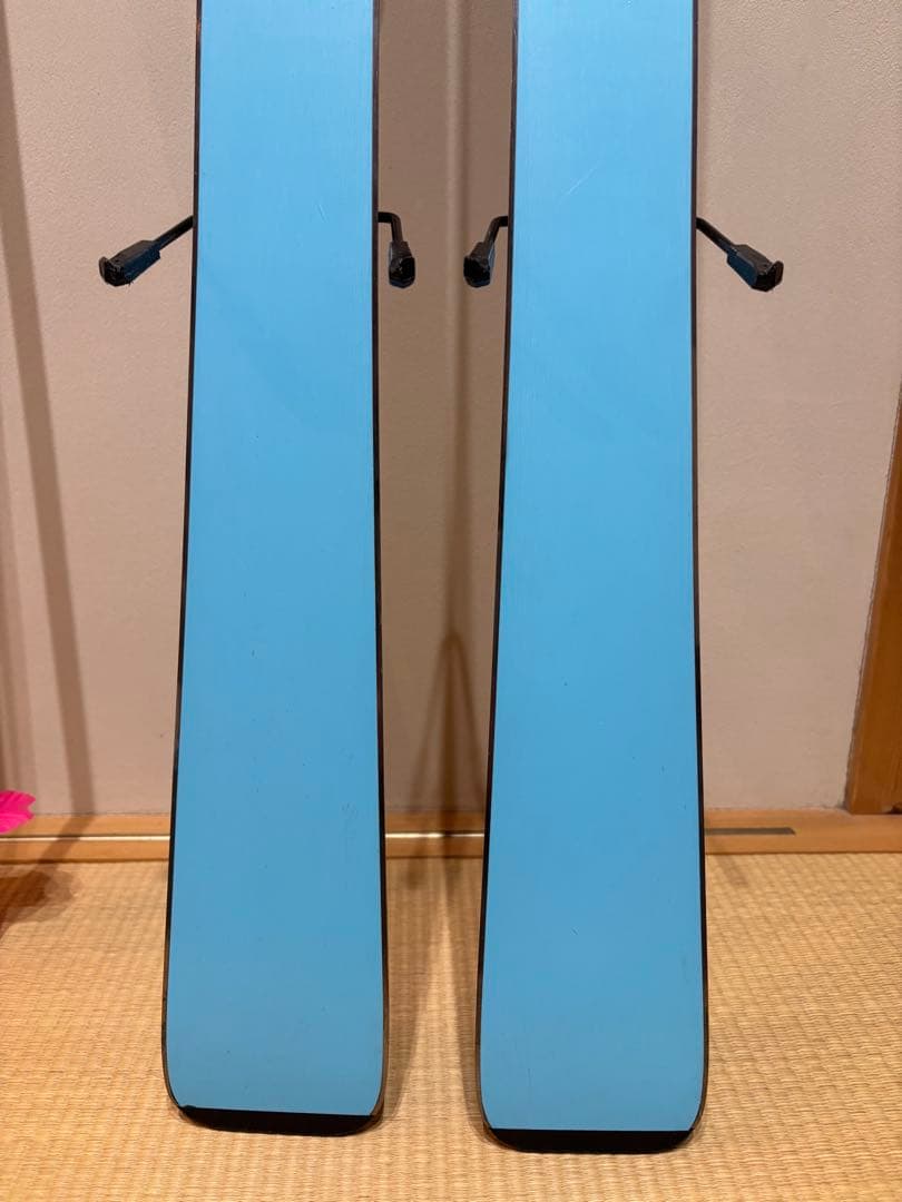 110cm ガールズジュニアスキー4点セット板、ビンディング、ブーツ、ストック付