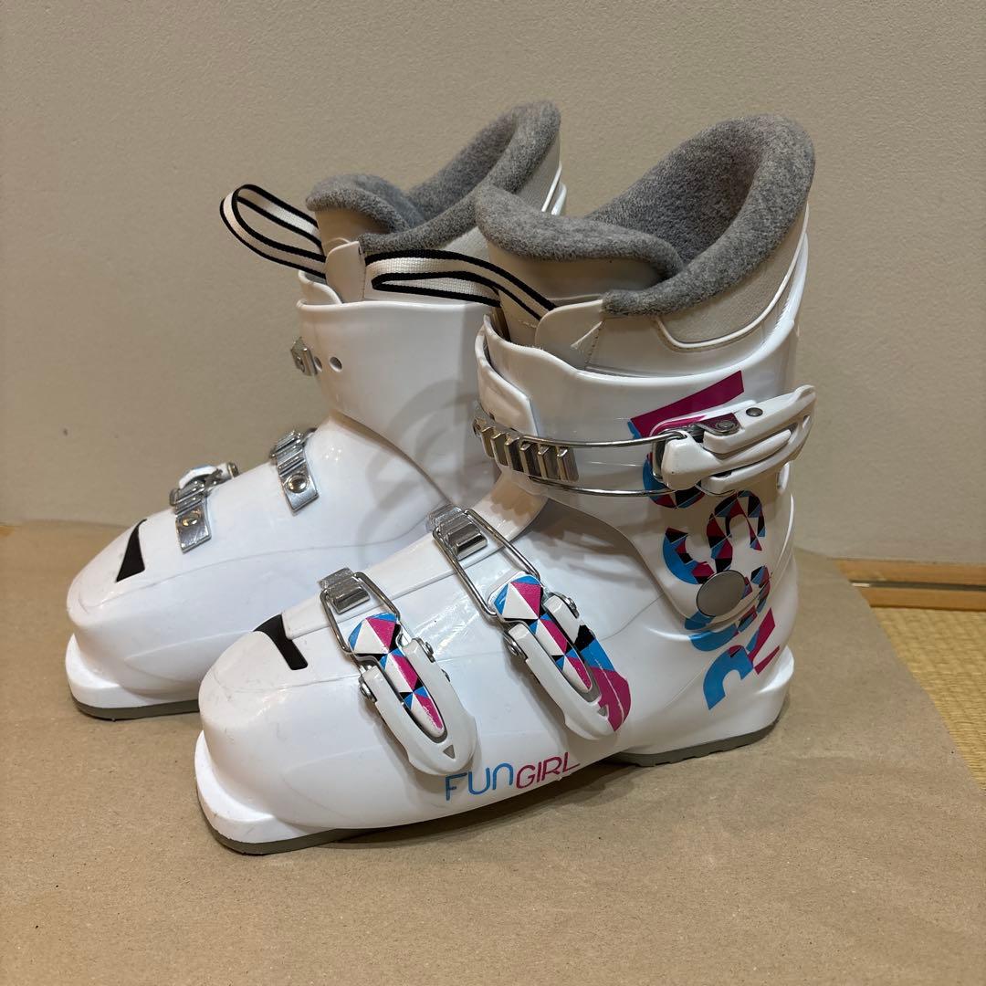 110cm ガールズジュニアスキー4点セット板、ビンディング、ブーツ、ストック付