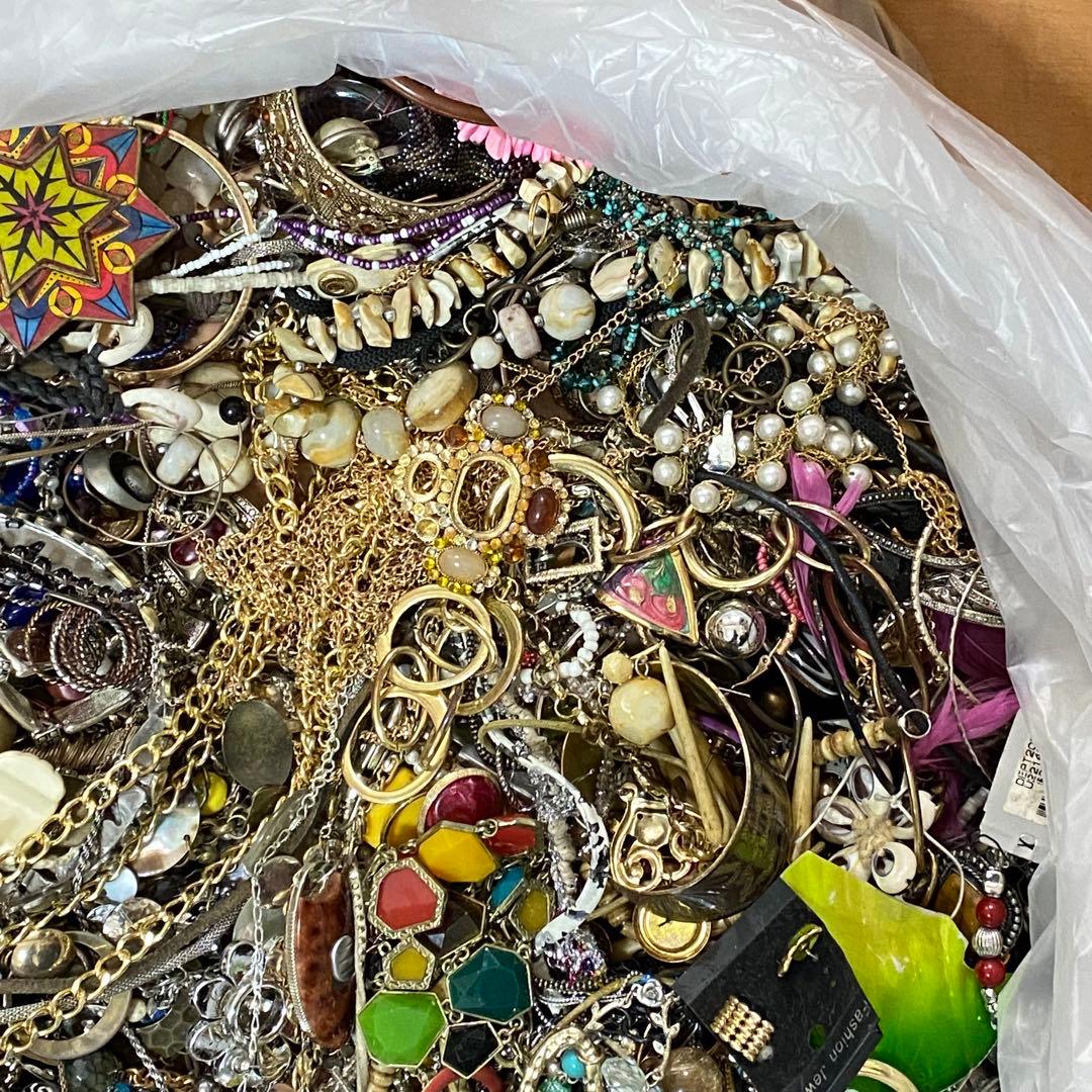 大量　まとめ売り　ジャンク　未選別　アクセサリー色々⑥　約9.1㎏　ネックレス他