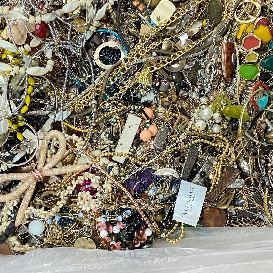 大量　まとめ売り　ジャンク　未選別　アクセサリー色々⑥　約9.1㎏　ネックレス他