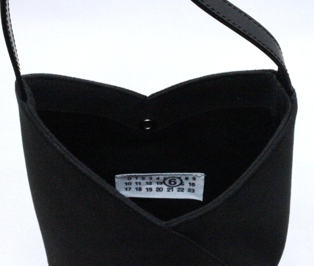 エムエムシックス メゾンマルジェラサテン地ショルダーバッグ【超美品】