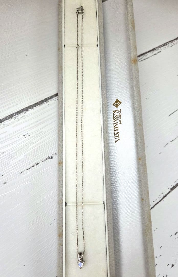 ムーンストーン　プラチナネックレス