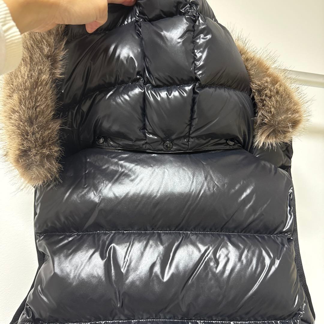 MONCLER ブラックファー付きダウンベスト　サイズ　2