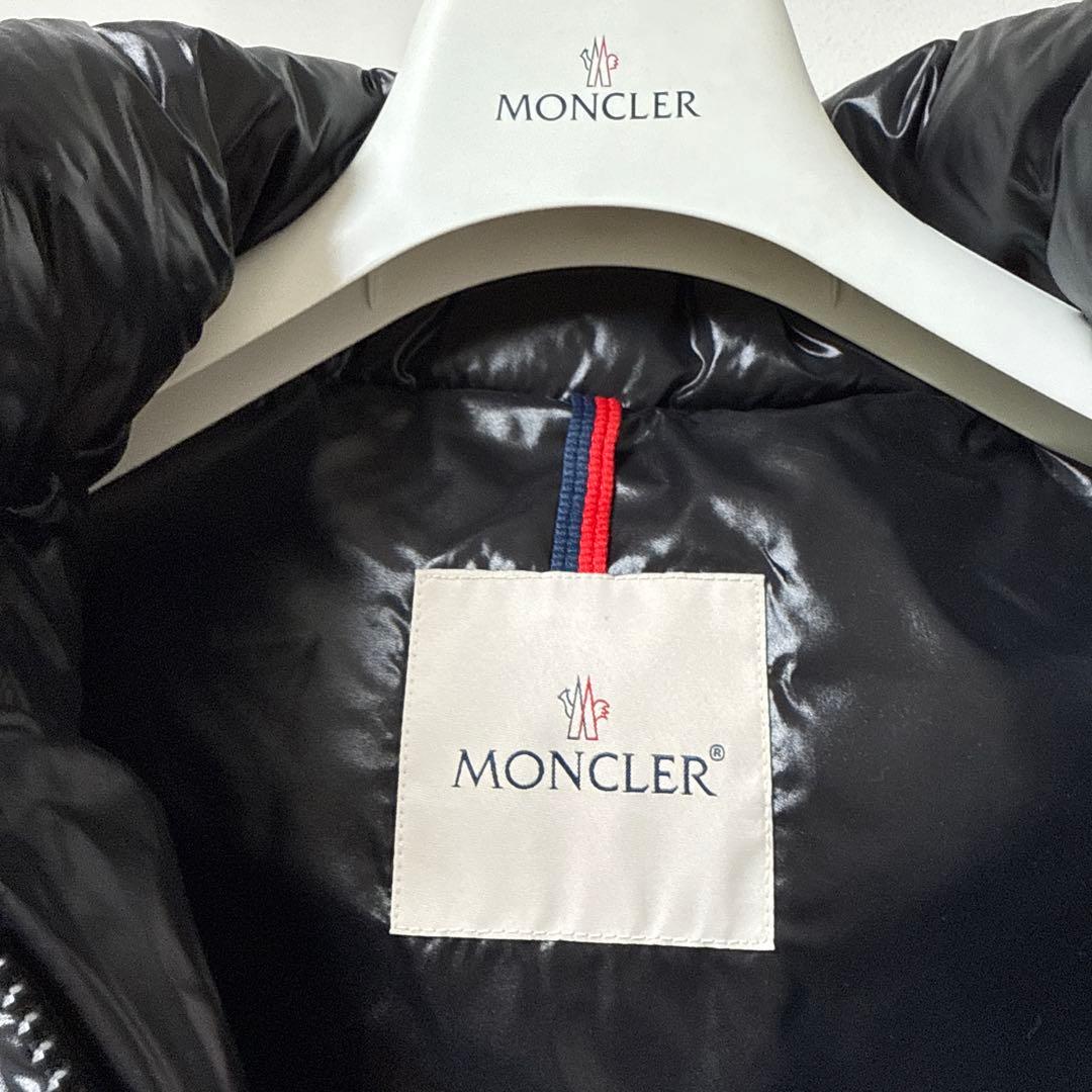 MONCLER ブラックファー付きダウンベスト　サイズ　2