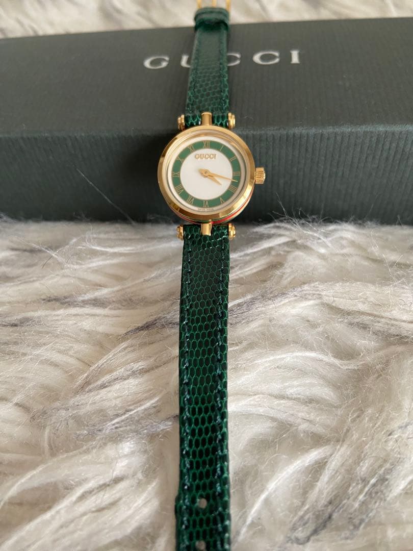 GUCCI グリーンレザー アナログ腕時計