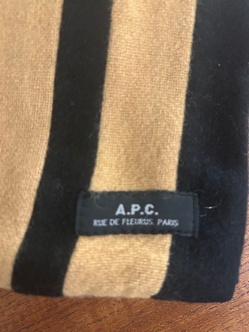 A.P.C. スクールマフラー　黒/イエロー