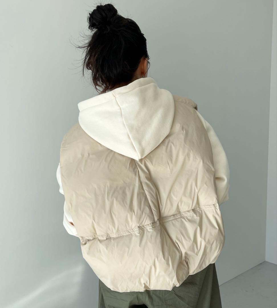 エッグショートダウンベスト ベージュ