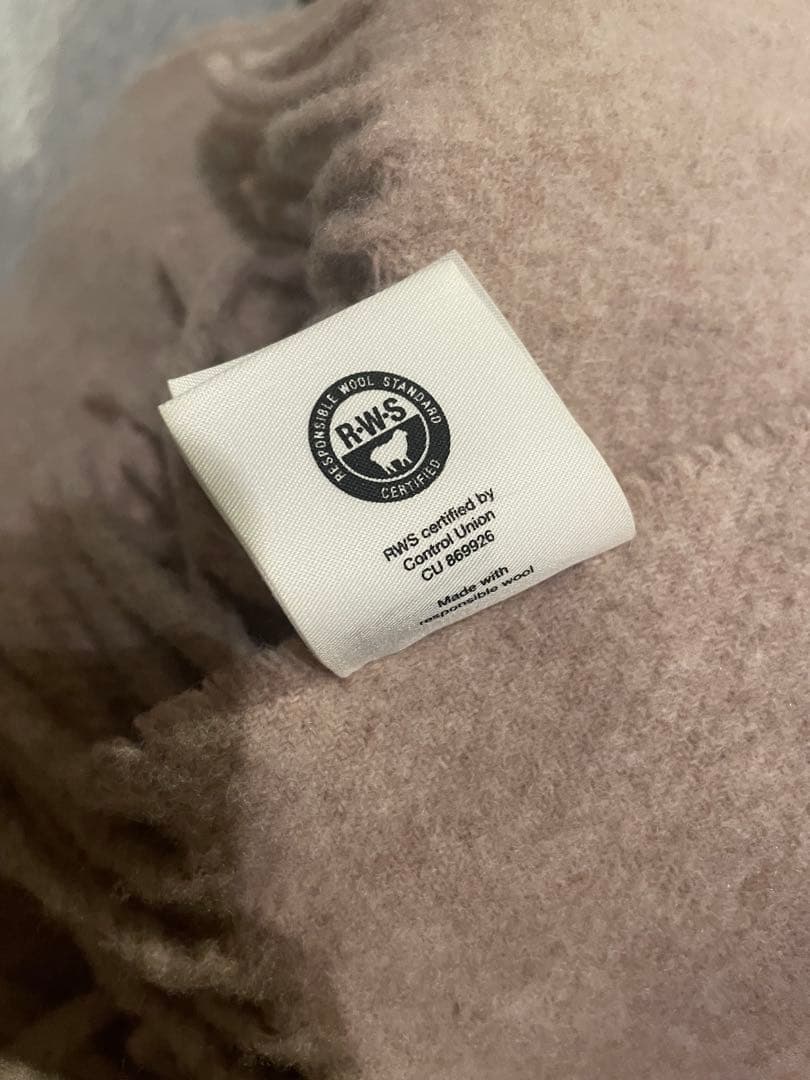 （まる）Acne Studios 大判マフラー beige