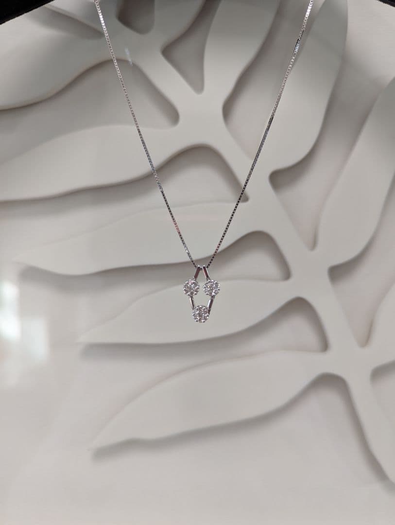 ダイヤモンドネックレス◇K18WG◇0.5◇トリロジー