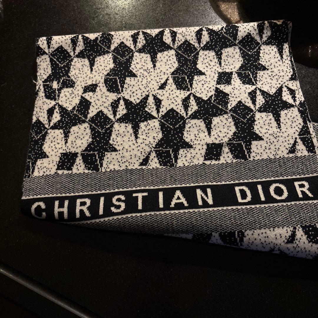 ディオールマフラー