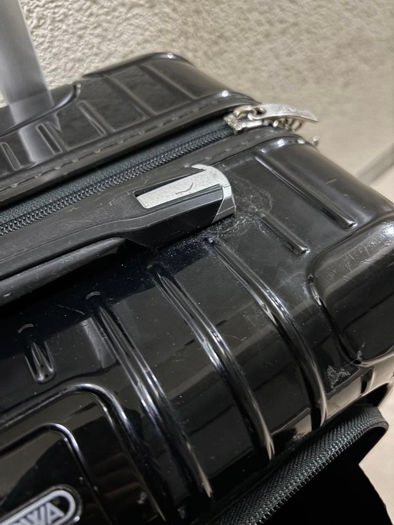 ブラック キャリーケース　RIMOWA