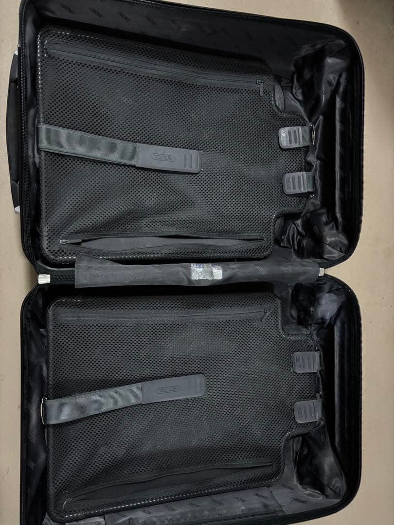 ブラック キャリーケース　RIMOWA