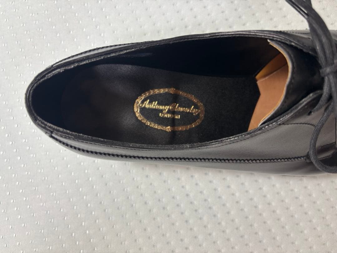 Anthony Cleverley アンソニークレバリー　Vフロント