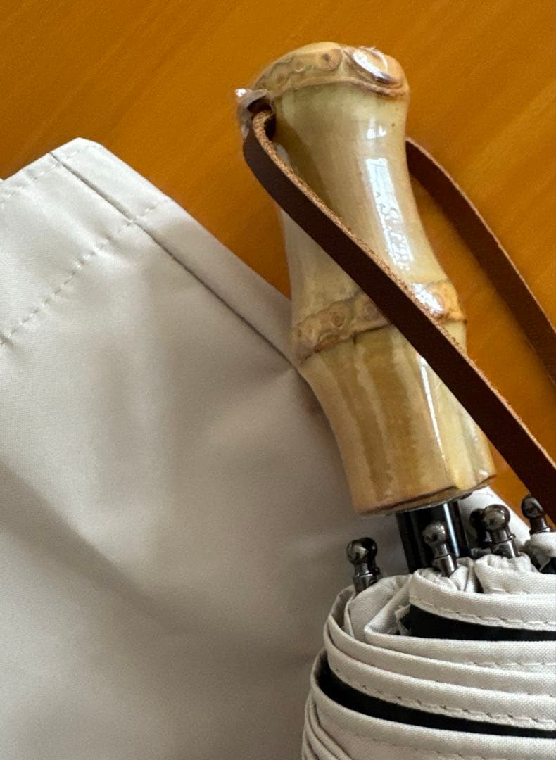 新品未使用　OUR 完全遮光100％折りたたみ傘（晴雨兼用ライトベージュ