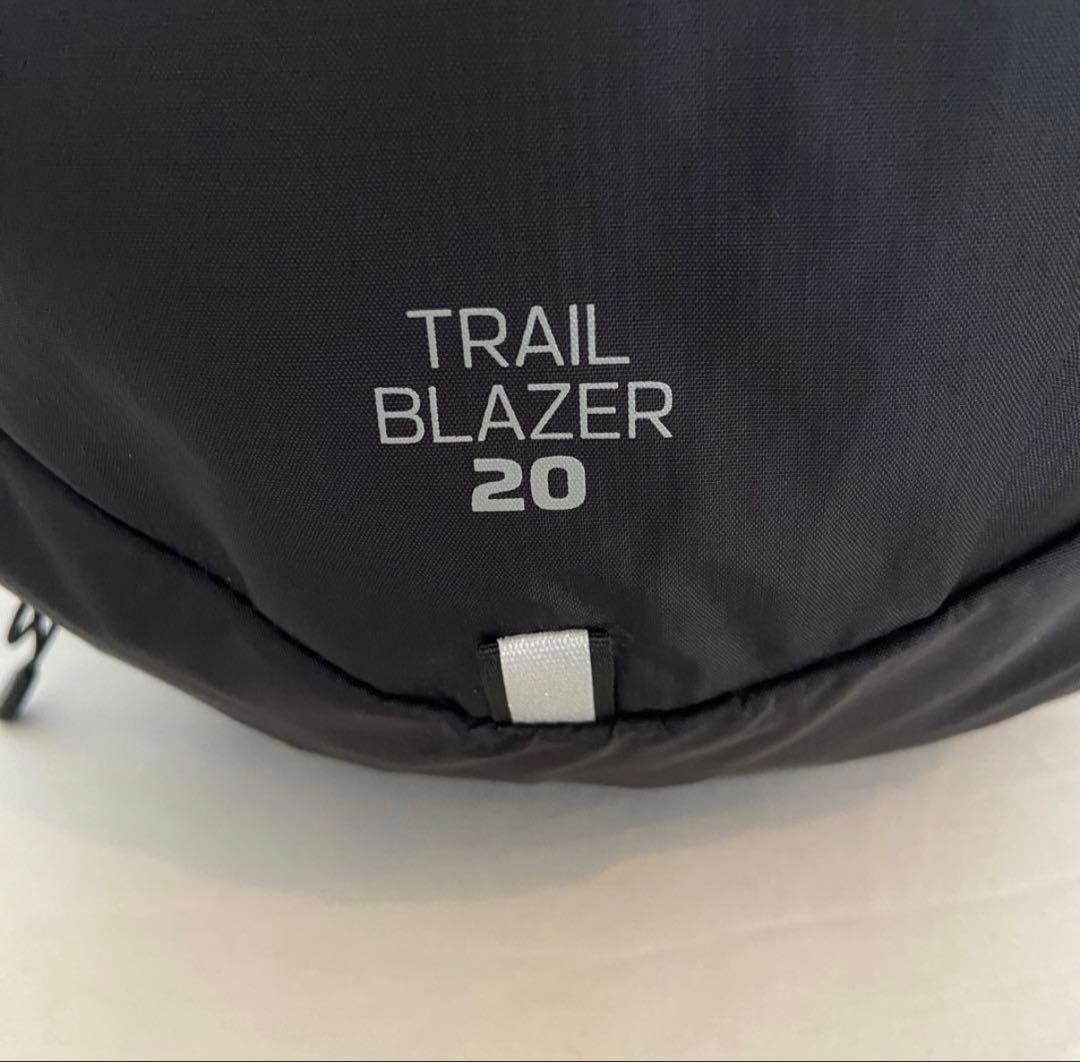 サロモン バックパック・リュックサック TRAILBLAZER 20 ブラック