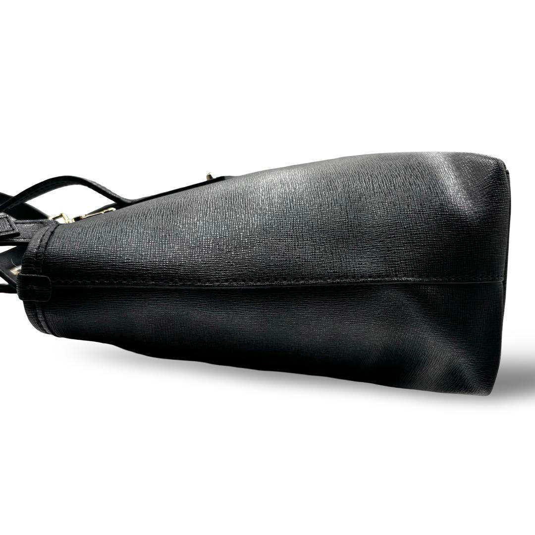 【美品】フルラ　リンダ　2way ショルダーバッグ トート　ロゴ金具　PVC黒