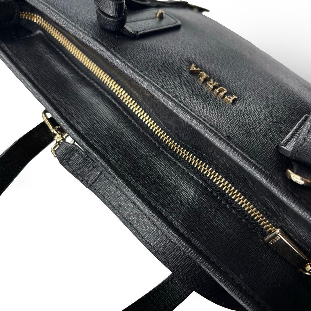 【美品】フルラ　リンダ　2way ショルダーバッグ トート　ロゴ金具　PVC黒