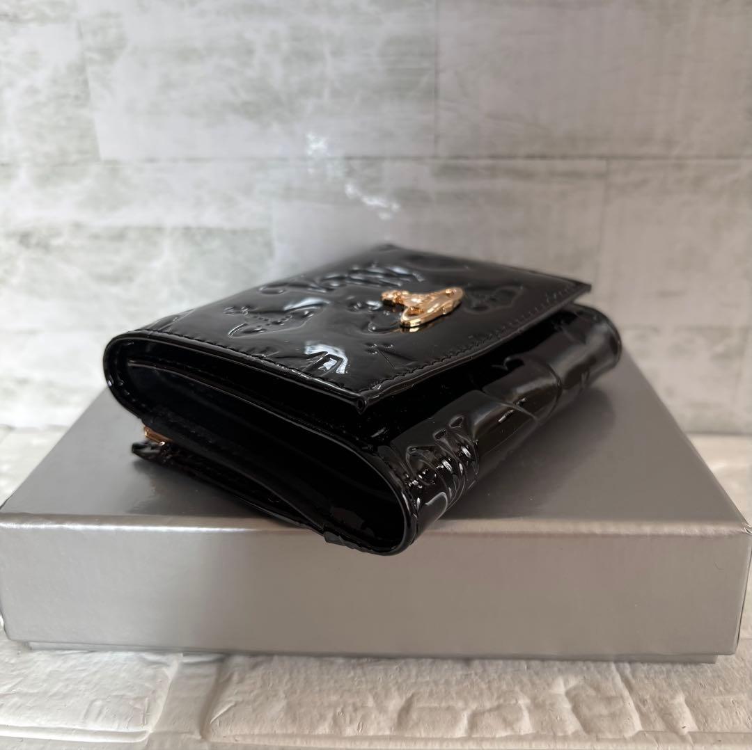 vivian westwood大人可愛いブラックエナメル型押しオーブ三つ折　財布