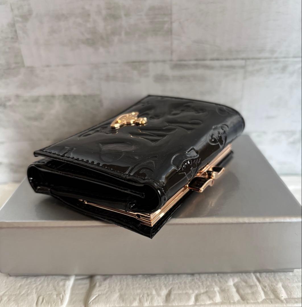 vivian westwood大人可愛いブラックエナメル型押しオーブ三つ折　財布