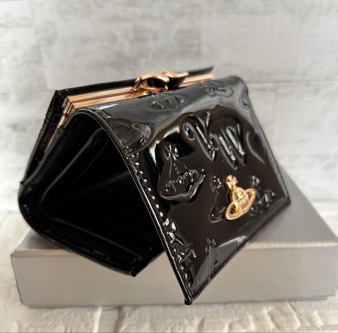 vivian westwood大人可愛いブラックエナメル型押しオーブ三つ折　財布