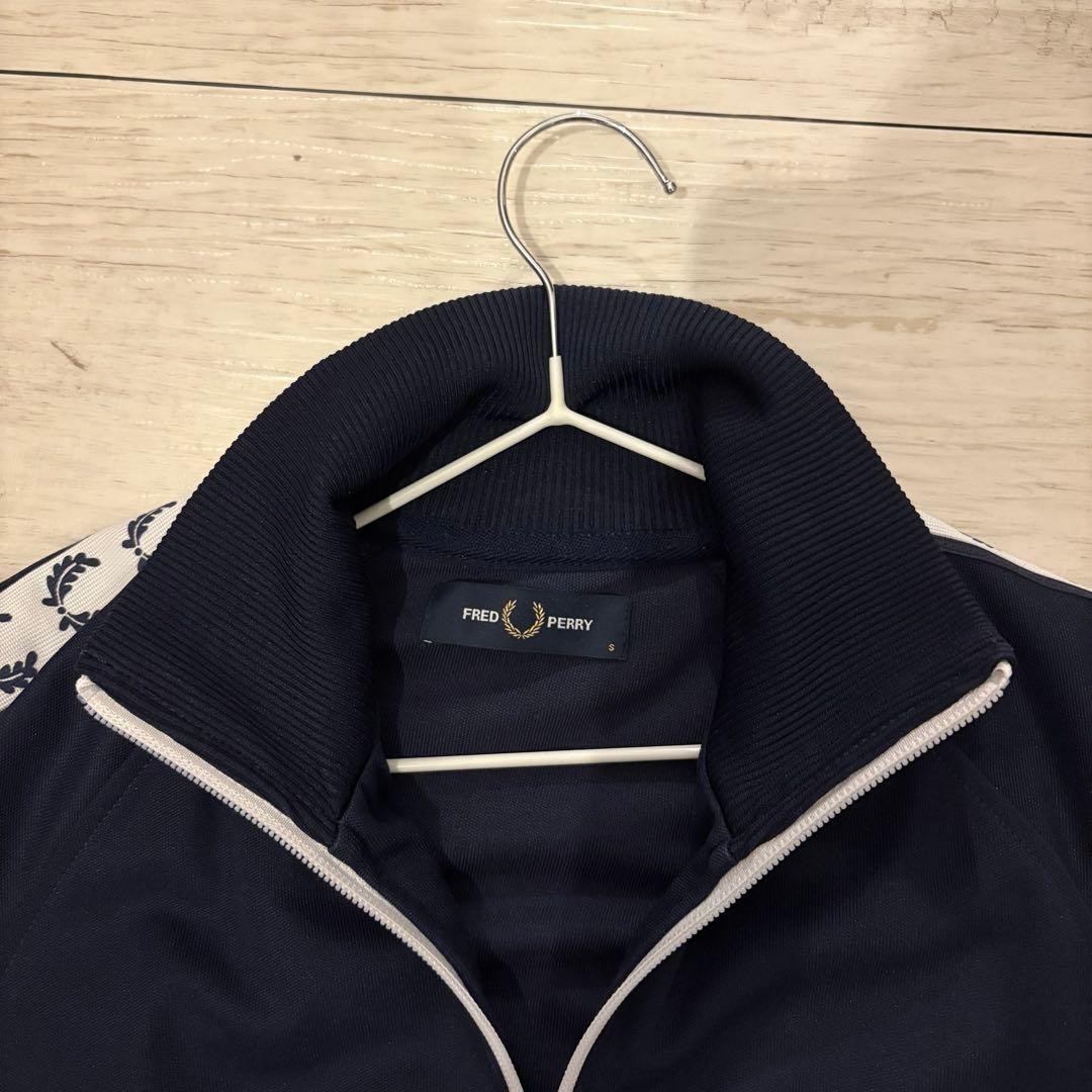 FRED PERRY トラックジャケット Sサイズ 紺