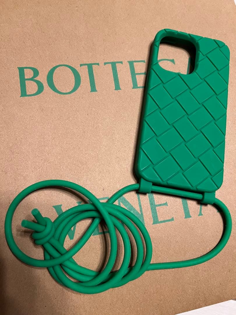 BOTTEGA VENETA iPhone13Proケース ストラップ付