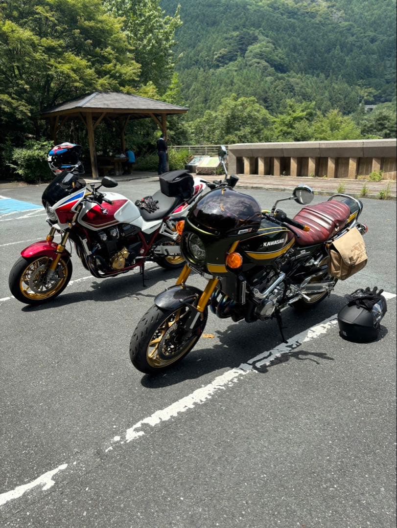 K*I様 z900rsカウルタイガーツートン