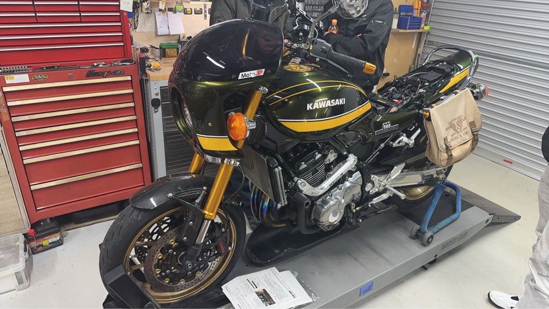 K*I様 z900rsカウルタイガーツートン