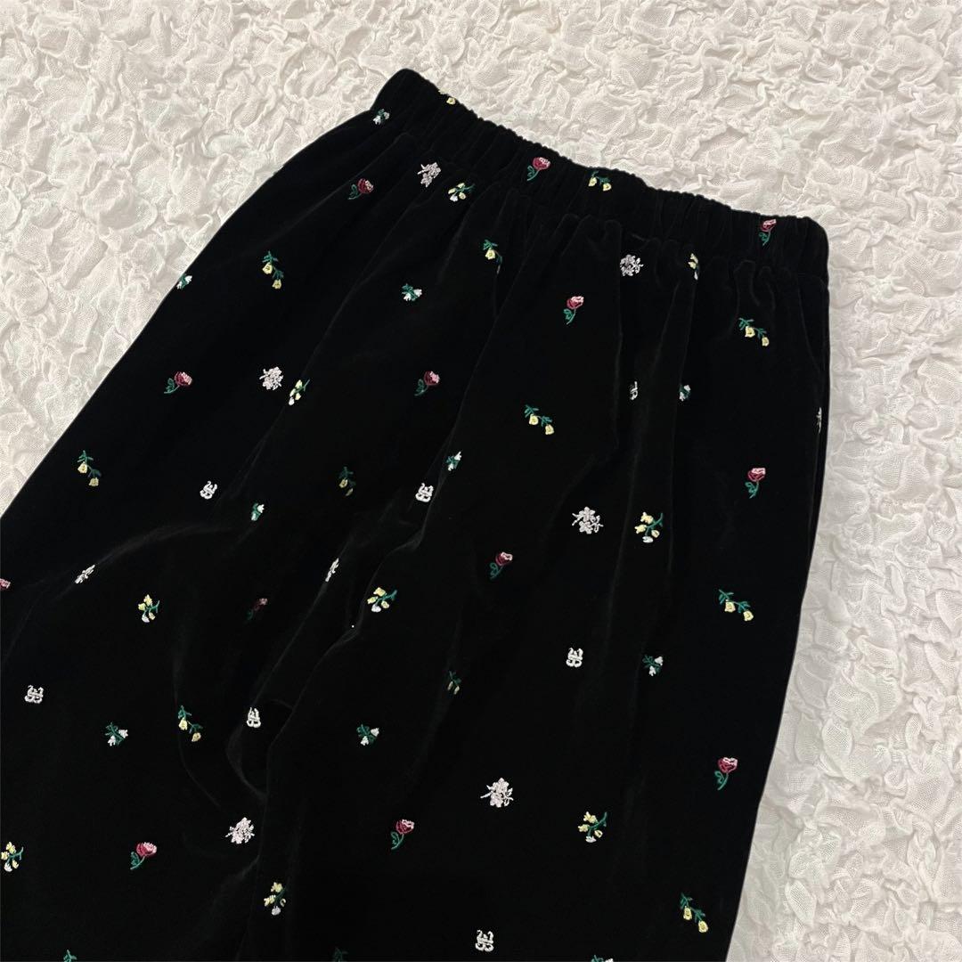 【新品未使用】Bibiy. 刺繍ベルベットパンツ ブラック