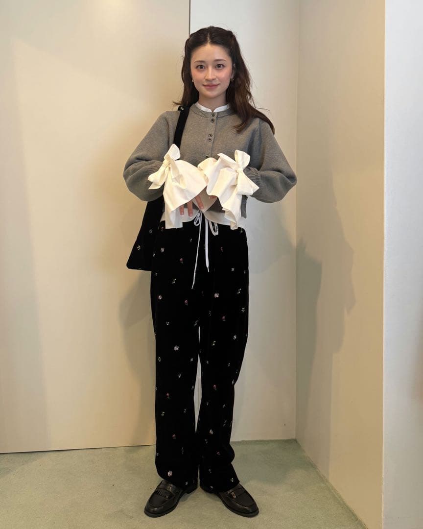 【新品未使用】Bibiy. 刺繍ベルベットパンツ ブラック