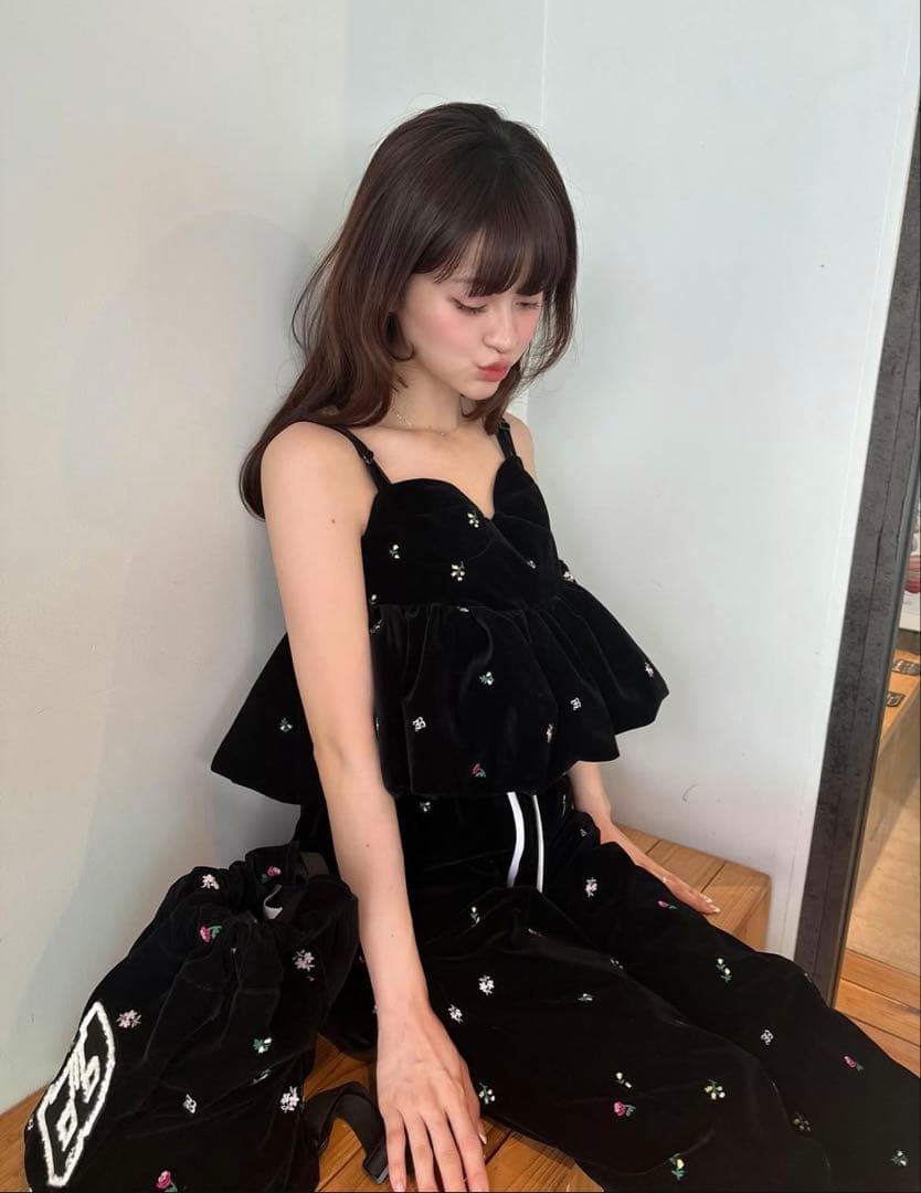 【新品未使用】Bibiy. 刺繍ベルベットパンツ ブラック