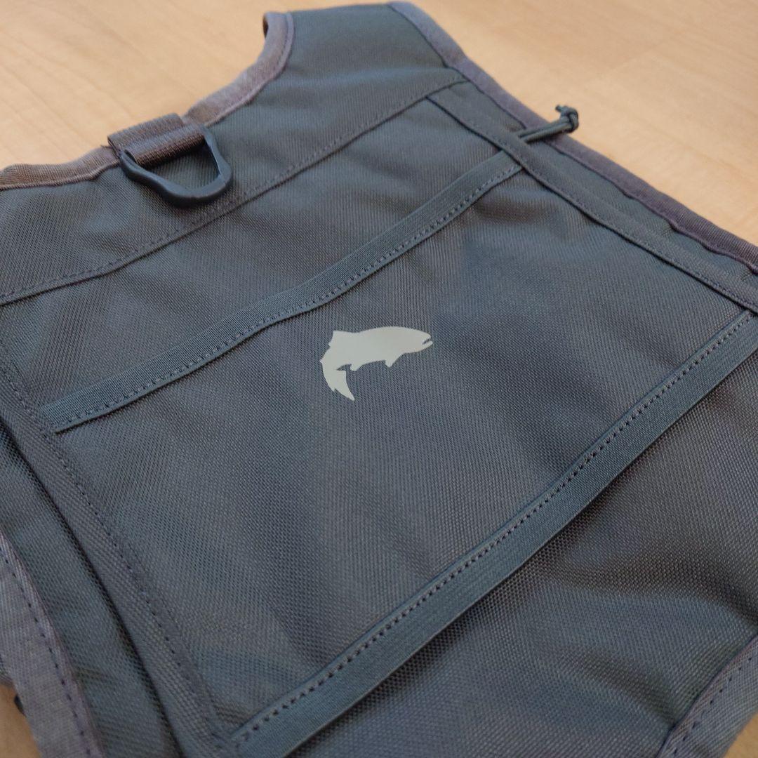 SIMMS シムス トリビュータリー ハイブリッド チェスト パック【バサルト】