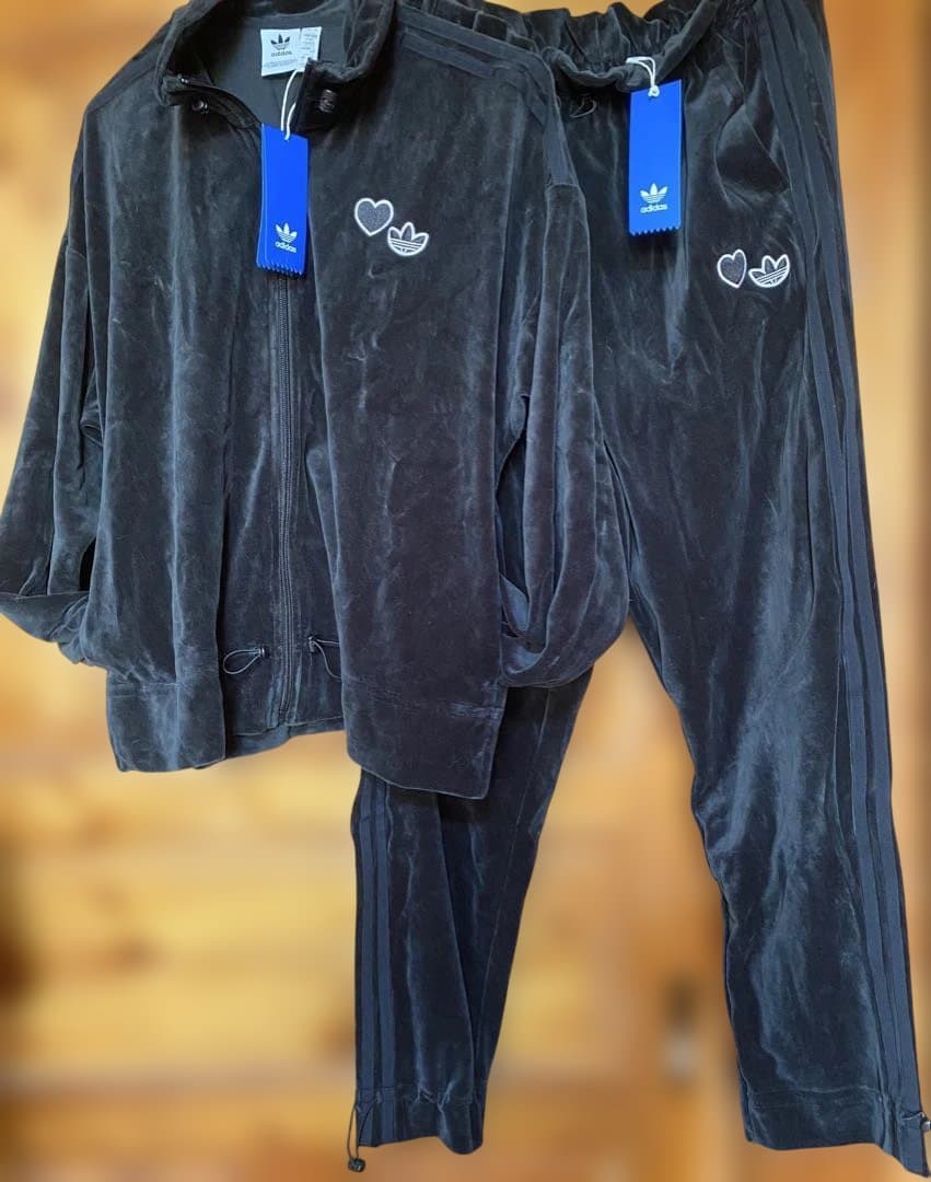 新品/アディダス ベロアブラック セットアップ/XOT/各所にドローコード