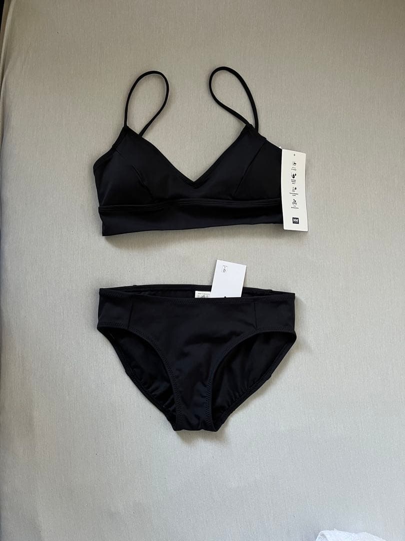 新品　ヘリーハンセン UVカット 水着 ブラトップL＆ビキニ ショーツM 黒
