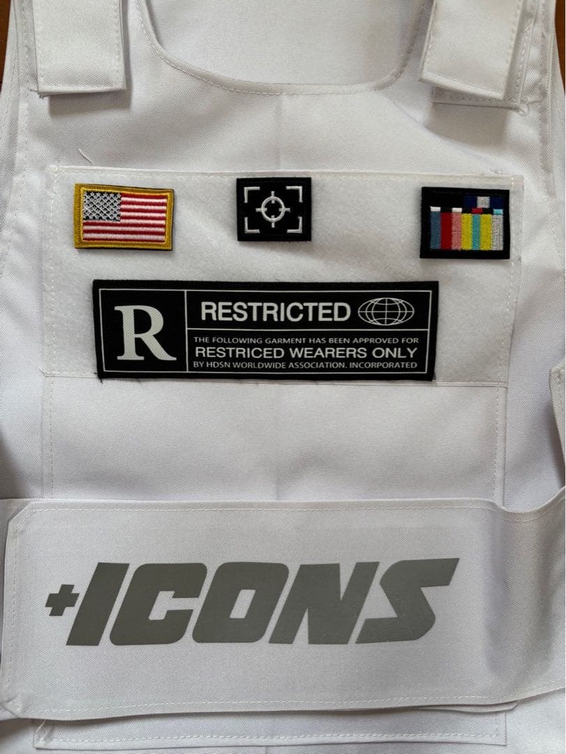 +ICONS ホワイトボディアーマー
