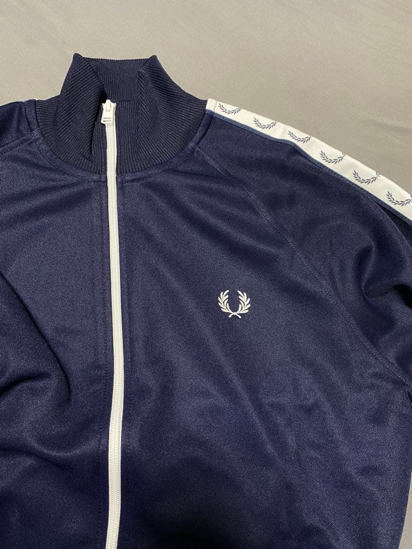 連休限定価格フレッドペリー トラックジャケット ネイビー