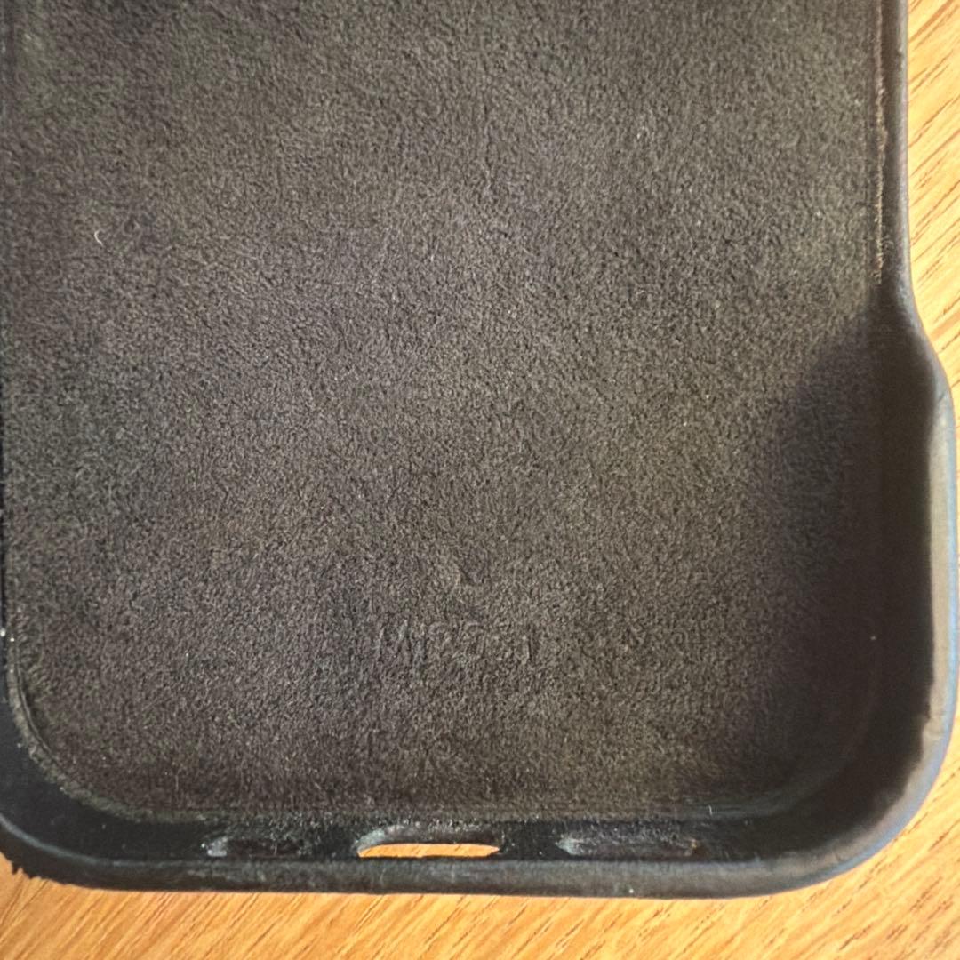 Louis Vuitton iPhone16PRO用レザーケース ブラック