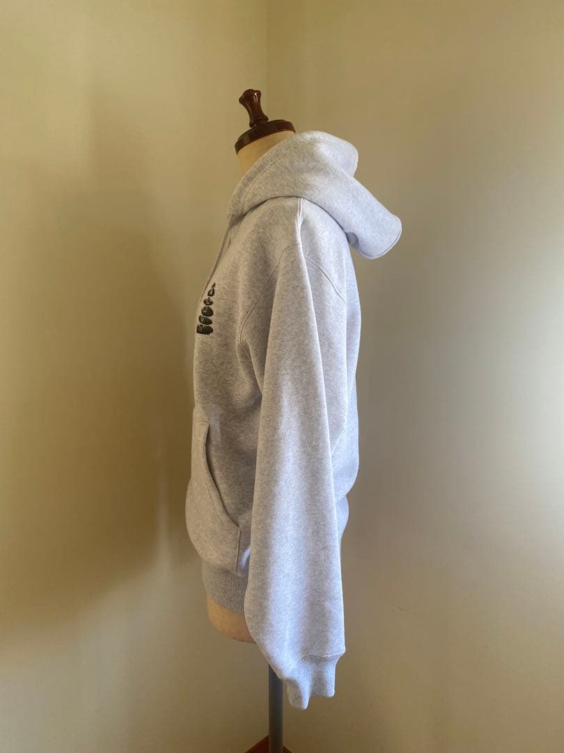 新品MARMOT CAPITALフーディ