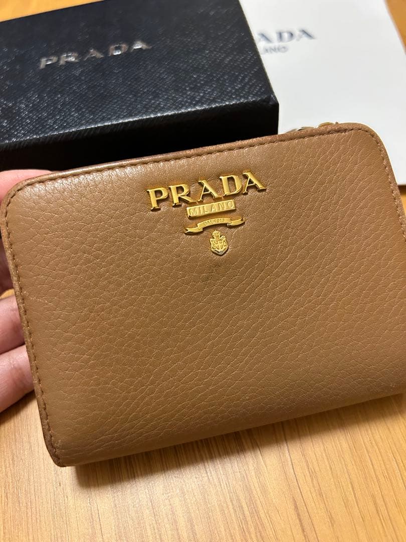 PRADA 二つ折り財布 ブラウン