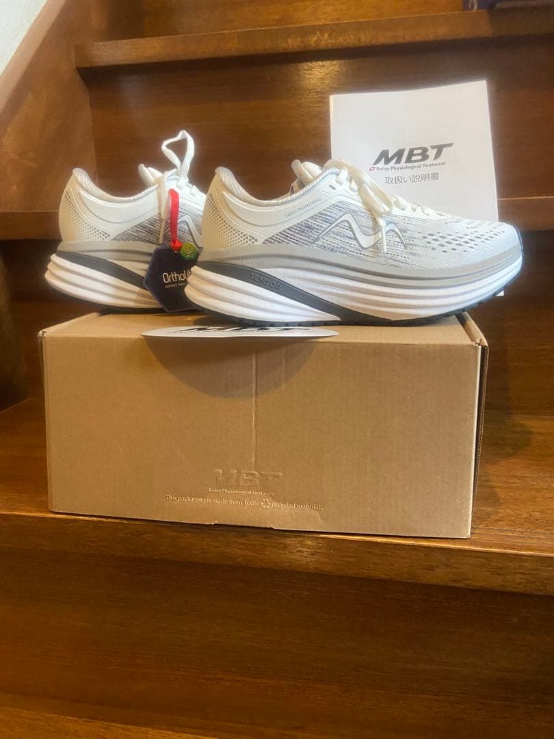 MBTランニング、ウオーキングシューズ　24.0㎝　ホワイト