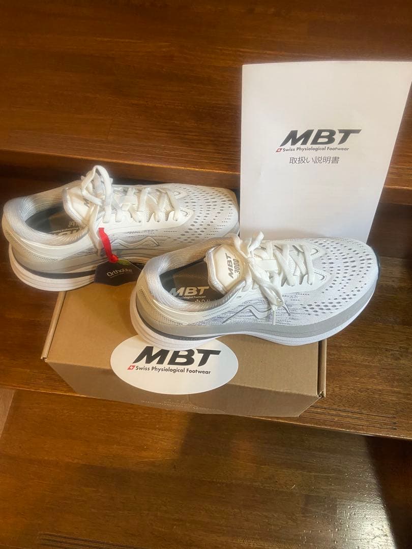 MBTランニング、ウオーキングシューズ　24.0㎝　ホワイト