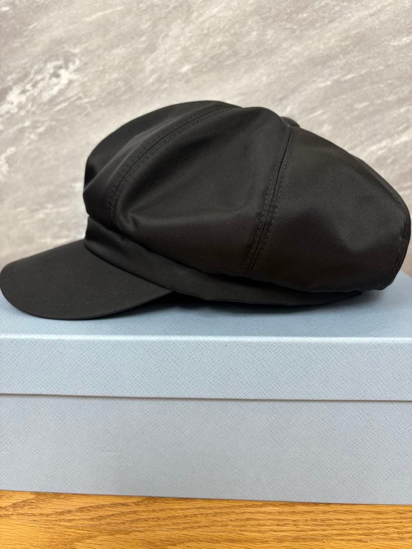 美品 PRADA プラダ　黒 キャスケット サイズ　M 箱付き