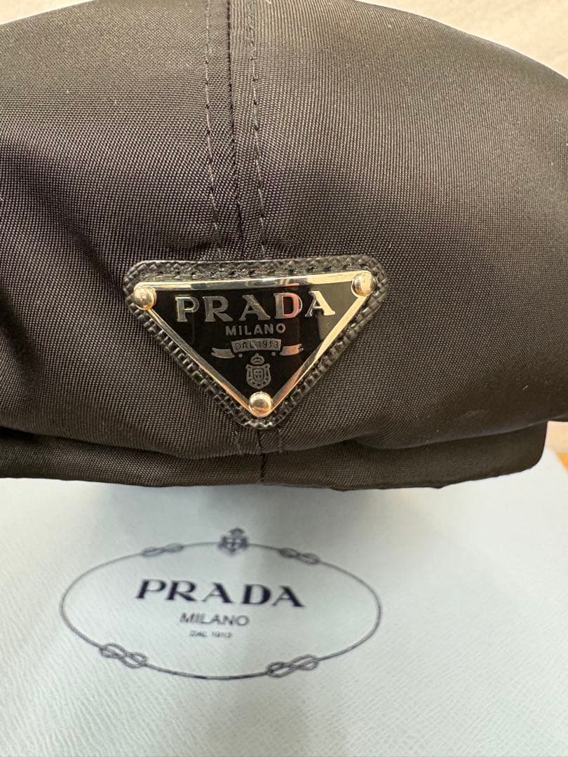 美品 PRADA プラダ　黒 キャスケット サイズ　M 箱付き