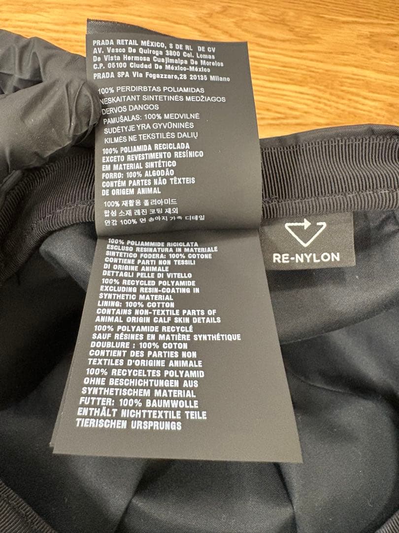 美品 PRADA プラダ　黒 キャスケット サイズ　M 箱付き