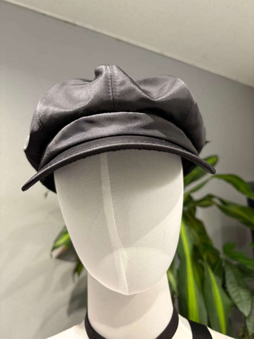 美品 PRADA プラダ　黒 キャスケット サイズ　M 箱付き