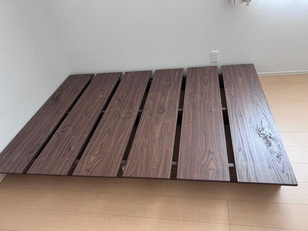 【引き取り限定】lowya ベッドフレーム　セミダブル　ウォルナット　すのこ