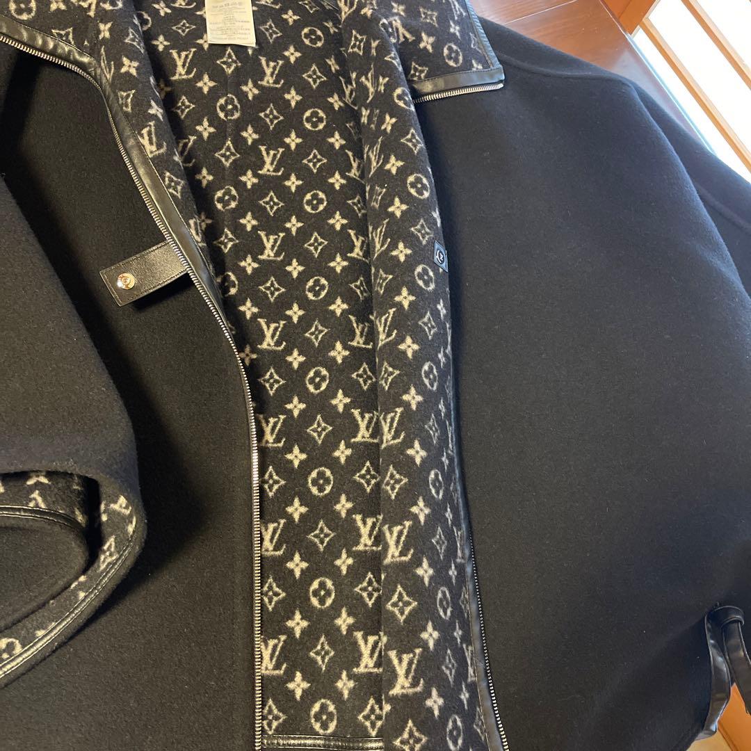 Louis Vuitton フード付きケープ　ブラック 36