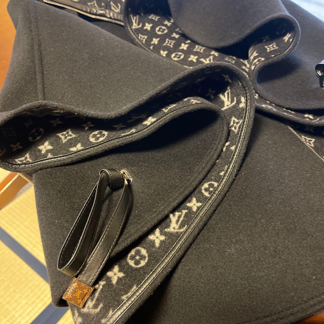 Louis Vuitton フード付きケープ　ブラック 36