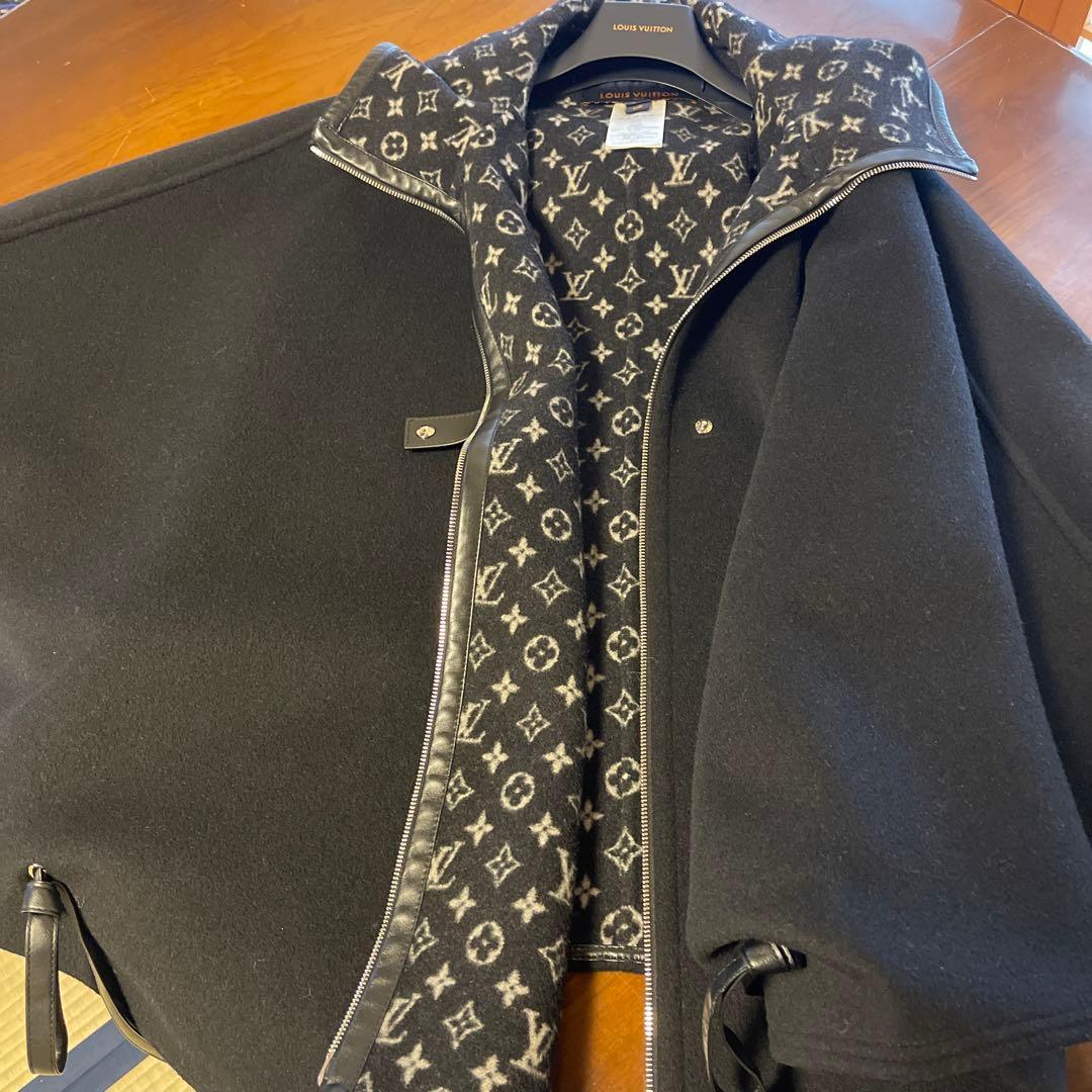 Louis Vuitton フード付きケープ　ブラック 36